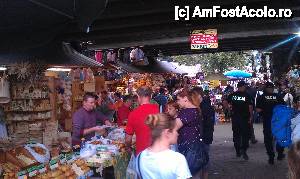 [P16] Tarabă cu caşcaval ciupaga în bazarul din faţa funicularului Gubalowka. Zakopane, Polonia.  » foto by traian.leuca †
 - 
<span class="allrVoted glyphicon glyphicon-heart hidden" id="av488659"></span>
<a class="m-l-10 hidden" id="sv488659" onclick="voting_Foto_DelVot(,488659,3535)" role="button">șterge vot <span class="glyphicon glyphicon-remove"></span></a>
<a id="v9488659" class=" c-red"  onclick="voting_Foto_SetVot(488659)" role="button"><span class="glyphicon glyphicon-heart-empty"></span> <b>LIKE</b> = Votează poza</a> <img class="hidden"  id="f488659W9" src="/imagini/loader.gif" border="0" /><span class="AjErrMes hidden" id="e488659ErM"></span>