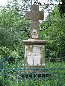 [P06] monumentul inchinat Generalului Dragalina, cu un mic loc de popas ( pentru unii loc de foc, gratar, sfaraiala ; nimic in comun cu personajul din istoria tarii » foto by adria
 - 
<span class="allrVoted glyphicon glyphicon-heart hidden" id="av90120"></span>
<a class="m-l-10 hidden" id="sv90120" onclick="voting_Foto_DelVot(,90120,3541)" role="button">șterge vot <span class="glyphicon glyphicon-remove"></span></a>
<a id="v990120" class=" c-red"  onclick="voting_Foto_SetVot(90120)" role="button"><span class="glyphicon glyphicon-heart-empty"></span> <b>LIKE</b> = Votează poza</a> <img class="hidden"  id="f90120W9" src="/imagini/loader.gif" border="0" /><span class="AjErrMes hidden" id="e90120ErM"></span>