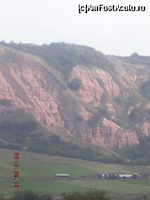 [P18] Râpa Roşie văzută din Lancrăm, înainte de a ajunge în Sebeş. » foto by abbilbal*
 - 
<span class="allrVoted glyphicon glyphicon-heart hidden" id="av136761"></span>
<a class="m-l-10 hidden" id="sv136761" onclick="voting_Foto_DelVot(,136761,3541)" role="button">șterge vot <span class="glyphicon glyphicon-remove"></span></a>
<a id="v9136761" class=" c-red"  onclick="voting_Foto_SetVot(136761)" role="button"><span class="glyphicon glyphicon-heart-empty"></span> <b>LIKE</b> = Votează poza</a> <img class="hidden"  id="f136761W9" src="/imagini/loader.gif" border="0" /><span class="AjErrMes hidden" id="e136761ErM"></span>