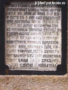 [P23] O placă scrisă cu litere chirilice aplicată pe peretele unei biserici situată lângă Drumul Ţării pe malul râului Sebeş. » foto by abbilbal*
 - 
<span class="allrVoted glyphicon glyphicon-heart hidden" id="av136766"></span>
<a class="m-l-10 hidden" id="sv136766" onclick="voting_Foto_DelVot(,136766,3541)" role="button">șterge vot <span class="glyphicon glyphicon-remove"></span></a>
<a id="v9136766" class=" c-red"  onclick="voting_Foto_SetVot(136766)" role="button"><span class="glyphicon glyphicon-heart-empty"></span> <b>LIKE</b> = Votează poza</a> <img class="hidden"  id="f136766W9" src="/imagini/loader.gif" border="0" /><span class="AjErrMes hidden" id="e136766ErM"></span>