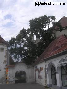[P32] Intrarea în Biserica Evanghelică ce s-a construit în sec. al XIV-lea » foto by abbilbal*
 - 
<span class="allrVoted glyphicon glyphicon-heart hidden" id="av136775"></span>
<a class="m-l-10 hidden" id="sv136775" onclick="voting_Foto_DelVot(,136775,3541)" role="button">șterge vot <span class="glyphicon glyphicon-remove"></span></a>
<a id="v9136775" class=" c-red"  onclick="voting_Foto_SetVot(136775)" role="button"><span class="glyphicon glyphicon-heart-empty"></span> <b>LIKE</b> = Votează poza</a> <img class="hidden"  id="f136775W9" src="/imagini/loader.gif" border="0" /><span class="AjErrMes hidden" id="e136775ErM"></span>