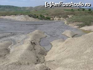 [P05] Erupții la Pâclele Mici, Buzău. P. S. Nu știu cum au ajuns câteva mașini până în apropiere, dar dezaprob total acest lucru.  » foto by tata123 🔱
 - 
<span class="allrVoted glyphicon glyphicon-heart hidden" id="av699644"></span>
<a class="m-l-10 hidden" id="sv699644" onclick="voting_Foto_DelVot(,699644,3566)" role="button">șterge vot <span class="glyphicon glyphicon-remove"></span></a>
<a id="v9699644" class=" c-red"  onclick="voting_Foto_SetVot(699644)" role="button"><span class="glyphicon glyphicon-heart-empty"></span> <b>LIKE</b> = Votează poza</a> <img class="hidden"  id="f699644W9" src="/imagini/loader.gif" border="0" /><span class="AjErrMes hidden" id="e699644ErM"></span>