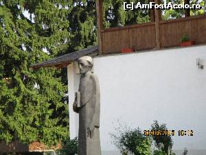 [P02] Statuia Diaconului Coresi » foto by elviramvio
 - 
<span class="allrVoted glyphicon glyphicon-heart hidden" id="av661455"></span>
<a class="m-l-10 hidden" id="sv661455" onclick="voting_Foto_DelVot(,661455,3568)" role="button">șterge vot <span class="glyphicon glyphicon-remove"></span></a>
<a id="v9661455" class=" c-red"  onclick="voting_Foto_SetVot(661455)" role="button"><span class="glyphicon glyphicon-heart-empty"></span> <b>LIKE</b> = Votează poza</a> <img class="hidden"  id="f661455W9" src="/imagini/loader.gif" border="0" /><span class="AjErrMes hidden" id="e661455ErM"></span>
