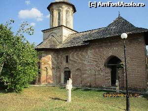 [P25] Aici sunt ceva morminte langa biserica mare.  » foto by elviramvio
 - 
<span class="allrVoted glyphicon glyphicon-heart hidden" id="av662186"></span>
<a class="m-l-10 hidden" id="sv662186" onclick="voting_Foto_DelVot(,662186,3568)" role="button">șterge vot <span class="glyphicon glyphicon-remove"></span></a>
<a id="v9662186" class=" c-red"  onclick="voting_Foto_SetVot(662186)" role="button"><span class="glyphicon glyphicon-heart-empty"></span> <b>LIKE</b> = Votează poza</a> <img class="hidden"  id="f662186W9" src="/imagini/loader.gif" border="0" /><span class="AjErrMes hidden" id="e662186ErM"></span>