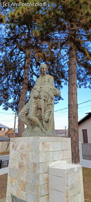 [P05] „Jertfa” - sculptor Vasile Blendea - în Răzvadul de Sus. » foto by tata123 🔱
 - 
<span class="allrVoted glyphicon glyphicon-heart hidden" id="av1413473"></span>
<a class="m-l-10 hidden" id="sv1413473" onclick="voting_Foto_DelVot(,1413473,3568)" role="button">șterge vot <span class="glyphicon glyphicon-remove"></span></a>
<a id="v91413473" class=" c-red"  onclick="voting_Foto_SetVot(1413473)" role="button"><span class="glyphicon glyphicon-heart-empty"></span> <b>LIKE</b> = Votează poza</a> <img class="hidden"  id="f1413473W9" src="/imagini/loader.gif" border="0" /><span class="AjErrMes hidden" id="e1413473ErM"></span>