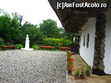 [P02] Humulesti - Statuia care te intampina mereu » foto by viviv
 - 
<span class="allrVoted glyphicon glyphicon-heart hidden" id="av80053"></span>
<a class="m-l-10 hidden" id="sv80053" onclick="voting_Foto_DelVot(,80053,3571)" role="button">șterge vot <span class="glyphicon glyphicon-remove"></span></a>
<a id="v980053" class=" c-red"  onclick="voting_Foto_SetVot(80053)" role="button"><span class="glyphicon glyphicon-heart-empty"></span> <b>LIKE</b> = Votează poza</a> <img class="hidden"  id="f80053W9" src="/imagini/loader.gif" border="0" /><span class="AjErrMes hidden" id="e80053ErM"></span>