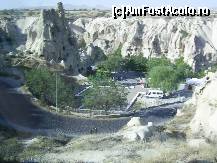 [P10] Cappadocia – Din autocar, imaginea parcarii de la Göreme. » foto by iulianic
 - 
<span class="allrVoted glyphicon glyphicon-heart hidden" id="av273096"></span>
<a class="m-l-10 hidden" id="sv273096" onclick="voting_Foto_DelVot(,273096,3573)" role="button">șterge vot <span class="glyphicon glyphicon-remove"></span></a>
<a id="v9273096" class=" c-red"  onclick="voting_Foto_SetVot(273096)" role="button"><span class="glyphicon glyphicon-heart-empty"></span> <b>LIKE</b> = Votează poza</a> <img class="hidden"  id="f273096W9" src="/imagini/loader.gif" border="0" /><span class="AjErrMes hidden" id="e273096ErM"></span>