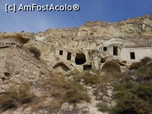 [P11] Cappadocia - Çavuşin, stânca și grotele foste locuințe.  » foto by iulianic
 - 
<span class="allrVoted glyphicon glyphicon-heart hidden" id="av1125067"></span>
<a class="m-l-10 hidden" id="sv1125067" onclick="voting_Foto_DelVot(,1125067,3573)" role="button">șterge vot <span class="glyphicon glyphicon-remove"></span></a>
<a id="v91125067" class=" c-red"  onclick="voting_Foto_SetVot(1125067)" role="button"><span class="glyphicon glyphicon-heart-empty"></span> <b>LIKE</b> = Votează poza</a> <img class="hidden"  id="f1125067W9" src="/imagini/loader.gif" border="0" /><span class="AjErrMes hidden" id="e1125067ErM"></span>