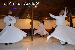 [P18] După ceremonia dervișilor se puteau face poze » foto by AZE
 - 
<span class="allrVoted glyphicon glyphicon-heart hidden" id="av1169323"></span>
<a class="m-l-10 hidden" id="sv1169323" onclick="voting_Foto_DelVot(,1169323,3573)" role="button">șterge vot <span class="glyphicon glyphicon-remove"></span></a>
<a id="v91169323" class=" c-red"  onclick="voting_Foto_SetVot(1169323)" role="button"><span class="glyphicon glyphicon-heart-empty"></span> <b>LIKE</b> = Votează poza</a> <img class="hidden"  id="f1169323W9" src="/imagini/loader.gif" border="0" /><span class="AjErrMes hidden" id="e1169323ErM"></span>