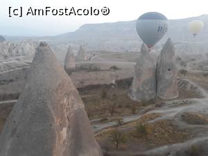 [P16] Pilotii fac tot felul de giumbușlucuri printre stâncile Cappadociei.  » foto by Aurici
 - 
<span class="allrVoted glyphicon glyphicon-heart hidden" id="av1056504"></span>
<a class="m-l-10 hidden" id="sv1056504" onclick="voting_Foto_DelVot(,1056504,3573)" role="button">șterge vot <span class="glyphicon glyphicon-remove"></span></a>
<a id="v91056504" class=" c-red"  onclick="voting_Foto_SetVot(1056504)" role="button"><span class="glyphicon glyphicon-heart-empty"></span> <b>LIKE</b> = Votează poza</a> <img class="hidden"  id="f1056504W9" src="/imagini/loader.gif" border="0" /><span class="AjErrMes hidden" id="e1056504ErM"></span>