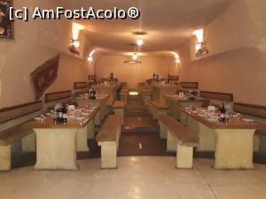 [P51] Separeul nostru de la Evranos, un restaurant peșteră din Avanos, unde am mers pentru seara turcească.  » foto by Aurici
 - 
<span class="allrVoted glyphicon glyphicon-heart hidden" id="av1056553"></span>
<a class="m-l-10 hidden" id="sv1056553" onclick="voting_Foto_DelVot(,1056553,3573)" role="button">șterge vot <span class="glyphicon glyphicon-remove"></span></a>
<a id="v91056553" class=" c-red"  onclick="voting_Foto_SetVot(1056553)" role="button"><span class="glyphicon glyphicon-heart-empty"></span> <b>LIKE</b> = Votează poza</a> <img class="hidden"  id="f1056553W9" src="/imagini/loader.gif" border="0" /><span class="AjErrMes hidden" id="e1056553ErM"></span>