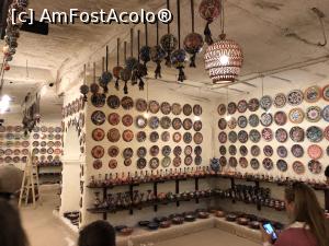 [P20] Olăria Chez Galip (Avanos Pottery Demonstration), cea mai mare olărie din Avanos. Dar cu piese f. f. scumpe. Am cumpărat până la urmă ceva mic.  » foto by Aurici
 - 
<span class="allrVoted glyphicon glyphicon-heart hidden" id="av1056827"></span>
<a class="m-l-10 hidden" id="sv1056827" onclick="voting_Foto_DelVot(,1056827,3573)" role="button">șterge vot <span class="glyphicon glyphicon-remove"></span></a>
<a id="v91056827" class=" c-red"  onclick="voting_Foto_SetVot(1056827)" role="button"><span class="glyphicon glyphicon-heart-empty"></span> <b>LIKE</b> = Votează poza</a> <img class="hidden"  id="f1056827W9" src="/imagini/loader.gif" border="0" /><span class="AjErrMes hidden" id="e1056827ErM"></span>