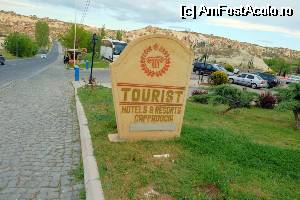 [P113] Iesirea din Goreme, spre Muzeul in aer liber. Dupa hotel Tourist se face dreapta pentru vaile Zemi si Gorkundere » foto by nickro
 - 
<span class="allrVoted glyphicon glyphicon-heart hidden" id="av509782"></span>
<a class="m-l-10 hidden" id="sv509782" onclick="voting_Foto_DelVot(,509782,3573)" role="button">șterge vot <span class="glyphicon glyphicon-remove"></span></a>
<a id="v9509782" class=" c-red"  onclick="voting_Foto_SetVot(509782)" role="button"><span class="glyphicon glyphicon-heart-empty"></span> <b>LIKE</b> = Votează poza</a> <img class="hidden"  id="f509782W9" src="/imagini/loader.gif" border="0" /><span class="AjErrMes hidden" id="e509782ErM"></span>