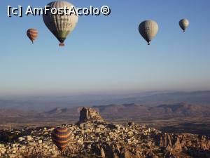[P52] În zbor ne apropiem de castelul de la Uçhisar » foto by irinad
 - 
<span class="allrVoted glyphicon glyphicon-heart hidden" id="av910019"></span>
<a class="m-l-10 hidden" id="sv910019" onclick="voting_Foto_DelVot(,910019,3573)" role="button">șterge vot <span class="glyphicon glyphicon-remove"></span></a>
<a id="v9910019" class=" c-red"  onclick="voting_Foto_SetVot(910019)" role="button"><span class="glyphicon glyphicon-heart-empty"></span> <b>LIKE</b> = Votează poza</a> <img class="hidden"  id="f910019W9" src="/imagini/loader.gif" border="0" /><span class="AjErrMes hidden" id="e910019ErM"></span>