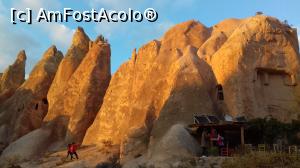 [P09] Munţii de pe Rose Valley în lumina apusului şi ceainăria de la baza lor » foto by irinad
 - 
<span class="allrVoted glyphicon glyphicon-heart hidden" id="av916874"></span>
<a class="m-l-10 hidden" id="sv916874" onclick="voting_Foto_DelVot(,916874,3573)" role="button">șterge vot <span class="glyphicon glyphicon-remove"></span></a>
<a id="v9916874" class=" c-red"  onclick="voting_Foto_SetVot(916874)" role="button"><span class="glyphicon glyphicon-heart-empty"></span> <b>LIKE</b> = Votează poza</a> <img class="hidden"  id="f916874W9" src="/imagini/loader.gif" border="0" /><span class="AjErrMes hidden" id="e916874ErM"></span>