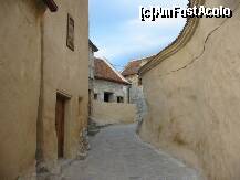 [P13] Cetatea Rasnov- straduta ingusta langa zid » foto by luciaoradea
 - 
<span class="allrVoted glyphicon glyphicon-heart hidden" id="av171986"></span>
<a class="m-l-10 hidden" id="sv171986" onclick="voting_Foto_DelVot(,171986,3588)" role="button">șterge vot <span class="glyphicon glyphicon-remove"></span></a>
<a id="v9171986" class=" c-red"  onclick="voting_Foto_SetVot(171986)" role="button"><span class="glyphicon glyphicon-heart-empty"></span> <b>LIKE</b> = Votează poza</a> <img class="hidden"  id="f171986W9" src="/imagini/loader.gif" border="0" /><span class="AjErrMes hidden" id="e171986ErM"></span>