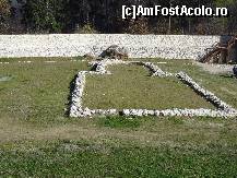 [P11] Ruine ale bisericii catolice din gradina interioara. Aici in urma excavarilor sau gasit vestigii dacice.  » foto by Marian Preda
 - 
<span class="allrVoted glyphicon glyphicon-heart hidden" id="av480583"></span>
<a class="m-l-10 hidden" id="sv480583" onclick="voting_Foto_DelVot(,480583,3588)" role="button">șterge vot <span class="glyphicon glyphicon-remove"></span></a>
<a id="v9480583" class=" c-red"  onclick="voting_Foto_SetVot(480583)" role="button"><span class="glyphicon glyphicon-heart-empty"></span> <b>LIKE</b> = Votează poza</a> <img class="hidden"  id="f480583W9" src="/imagini/loader.gif" border="0" /><span class="AjErrMes hidden" id="e480583ErM"></span>