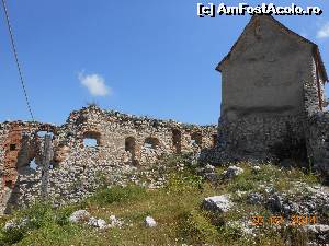 [P27] La Cetatea Râşnov - Printre ruine.  » foto by iulianic
 - 
<span class="allrVoted glyphicon glyphicon-heart hidden" id="av540873"></span>
<a class="m-l-10 hidden" id="sv540873" onclick="voting_Foto_DelVot(,540873,3588)" role="button">șterge vot <span class="glyphicon glyphicon-remove"></span></a>
<a id="v9540873" class=" c-red"  onclick="voting_Foto_SetVot(540873)" role="button"><span class="glyphicon glyphicon-heart-empty"></span> <b>LIKE</b> = Votează poza</a> <img class="hidden"  id="f540873W9" src="/imagini/loader.gif" border="0" /><span class="AjErrMes hidden" id="e540873ErM"></span>