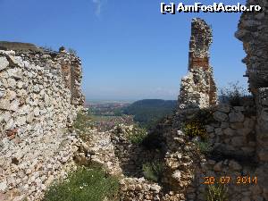 [P30] La Cetatea Râşnov - Ruine şi satul din vale.  » foto by iulianic
 - 
<span class="allrVoted glyphicon glyphicon-heart hidden" id="av540876"></span>
<a class="m-l-10 hidden" id="sv540876" onclick="voting_Foto_DelVot(,540876,3588)" role="button">șterge vot <span class="glyphicon glyphicon-remove"></span></a>
<a id="v9540876" class=" c-red"  onclick="voting_Foto_SetVot(540876)" role="button"><span class="glyphicon glyphicon-heart-empty"></span> <b>LIKE</b> = Votează poza</a> <img class="hidden"  id="f540876W9" src="/imagini/loader.gif" border="0" /><span class="AjErrMes hidden" id="e540876ErM"></span>