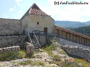 [P34] La Cetatea Râşnov - Turnul poligonal.  » foto by iulianic
 - 
<span class="allrVoted glyphicon glyphicon-heart hidden" id="av540880"></span>
<a class="m-l-10 hidden" id="sv540880" onclick="voting_Foto_DelVot(,540880,3588)" role="button">șterge vot <span class="glyphicon glyphicon-remove"></span></a>
<a id="v9540880" class=" c-red"  onclick="voting_Foto_SetVot(540880)" role="button"><span class="glyphicon glyphicon-heart-empty"></span> <b>LIKE</b> = Votează poza</a> <img class="hidden"  id="f540880W9" src="/imagini/loader.gif" border="0" /><span class="AjErrMes hidden" id="e540880ErM"></span>