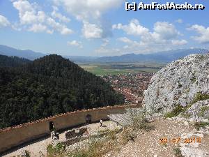 [P35] La Cetatea Râşnov - Panorama.  » foto by iulianic
 - 
<span class="allrVoted glyphicon glyphicon-heart hidden" id="av540881"></span>
<a class="m-l-10 hidden" id="sv540881" onclick="voting_Foto_DelVot(,540881,3588)" role="button">șterge vot <span class="glyphicon glyphicon-remove"></span></a>
<a id="v9540881" class=" c-red"  onclick="voting_Foto_SetVot(540881)" role="button"><span class="glyphicon glyphicon-heart-empty"></span> <b>LIKE</b> = Votează poza</a> <img class="hidden"  id="f540881W9" src="/imagini/loader.gif" border="0" /><span class="AjErrMes hidden" id="e540881ErM"></span>
