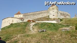 [P23] Cetatea Rasnov (iulie 2012): vedere din curtea exterioara.  » foto by Nicu V
 - 
<span class="allrVoted glyphicon glyphicon-heart hidden" id="av404502"></span>
<a class="m-l-10 hidden" id="sv404502" onclick="voting_Foto_DelVot(,404502,3588)" role="button">șterge vot <span class="glyphicon glyphicon-remove"></span></a>
<a id="v9404502" class=" c-red"  onclick="voting_Foto_SetVot(404502)" role="button"><span class="glyphicon glyphicon-heart-empty"></span> <b>LIKE</b> = Votează poza</a> <img class="hidden"  id="f404502W9" src="/imagini/loader.gif" border="0" /><span class="AjErrMes hidden" id="e404502ErM"></span>