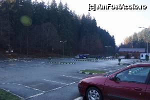 [P11] Lotul din stânga al parcării. Se observă mărimea acesteia, necesară mai ales datorită faptului că la cetate se desfășoară, vara, foarte multe evenimente culturale.  » foto by Utube
 - 
<span class="allrVoted glyphicon glyphicon-heart hidden" id="av395062"></span>
<a class="m-l-10 hidden" id="sv395062" onclick="voting_Foto_DelVot(,395062,3588)" role="button">șterge vot <span class="glyphicon glyphicon-remove"></span></a>
<a id="v9395062" class=" c-red"  onclick="voting_Foto_SetVot(395062)" role="button"><span class="glyphicon glyphicon-heart-empty"></span> <b>LIKE</b> = Votează poza</a> <img class="hidden"  id="f395062W9" src="/imagini/loader.gif" border="0" /><span class="AjErrMes hidden" id="e395062ErM"></span>