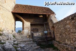 [P168] Intrarea în barbacană, foto din interior. Se vede micul balcon de apărare.  » foto by Utube
 - 
<span class="allrVoted glyphicon glyphicon-heart hidden" id="av395219"></span>
<a class="m-l-10 hidden" id="sv395219" onclick="voting_Foto_DelVot(,395219,3588)" role="button">șterge vot <span class="glyphicon glyphicon-remove"></span></a>
<a id="v9395219" class=" c-red"  onclick="voting_Foto_SetVot(395219)" role="button"><span class="glyphicon glyphicon-heart-empty"></span> <b>LIKE</b> = Votează poza</a> <img class="hidden"  id="f395219W9" src="/imagini/loader.gif" border="0" /><span class="AjErrMes hidden" id="e395219ErM"></span>