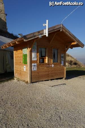 [P37] Casa de bilete.  » foto by Utube
 - 
<span class="allrVoted glyphicon glyphicon-heart hidden" id="av395088"></span>
<a class="m-l-10 hidden" id="sv395088" onclick="voting_Foto_DelVot(,395088,3588)" role="button">șterge vot <span class="glyphicon glyphicon-remove"></span></a>
<a id="v9395088" class=" c-red"  onclick="voting_Foto_SetVot(395088)" role="button"><span class="glyphicon glyphicon-heart-empty"></span> <b>LIKE</b> = Votează poza</a> <img class="hidden"  id="f395088W9" src="/imagini/loader.gif" border="0" /><span class="AjErrMes hidden" id="e395088ErM"></span>