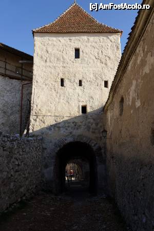 [P49] Turnul Armelor, vedere din interior. Se văd cele două herse, cea a barbacanei și cea a turnului.  » foto by Utube
 - 
<span class="allrVoted glyphicon glyphicon-heart hidden" id="av395100"></span>
<a class="m-l-10 hidden" id="sv395100" onclick="voting_Foto_DelVot(,395100,3588)" role="button">șterge vot <span class="glyphicon glyphicon-remove"></span></a>
<a id="v9395100" class=" c-red"  onclick="voting_Foto_SetVot(395100)" role="button"><span class="glyphicon glyphicon-heart-empty"></span> <b>LIKE</b> = Votează poza</a> <img class="hidden"  id="f395100W9" src="/imagini/loader.gif" border="0" /><span class="AjErrMes hidden" id="e395100ErM"></span>