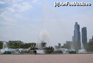 [P20] Clarence Buckingham Memorial Fountain - cea care reprezinta lacul Michigan.  » foto by MCM
 - 
<span class="allrVoted glyphicon glyphicon-heart hidden" id="av390420"></span>
<a class="m-l-10 hidden" id="sv390420" onclick="voting_Foto_DelVot(,390420,3589)" role="button">șterge vot <span class="glyphicon glyphicon-remove"></span></a>
<a id="v9390420" class=" c-red"  onclick="voting_Foto_SetVot(390420)" role="button"><span class="glyphicon glyphicon-heart-empty"></span> <b>LIKE</b> = Votează poza</a> <img class="hidden"  id="f390420W9" src="/imagini/loader.gif" border="0" /><span class="AjErrMes hidden" id="e390420ErM"></span>