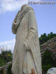 [P16] Orasul antic Efes - statuia femeii doctor » foto by biancuta
 - 
<span class="allrVoted glyphicon glyphicon-heart hidden" id="av90942"></span>
<a class="m-l-10 hidden" id="sv90942" onclick="voting_Foto_DelVot(,90942,3592)" role="button">șterge vot <span class="glyphicon glyphicon-remove"></span></a>
<a id="v990942" class=" c-red"  onclick="voting_Foto_SetVot(90942)" role="button"><span class="glyphicon glyphicon-heart-empty"></span> <b>LIKE</b> = Votează poza</a> <img class="hidden"  id="f90942W9" src="/imagini/loader.gif" border="0" /><span class="AjErrMes hidden" id="e90942ErM"></span>