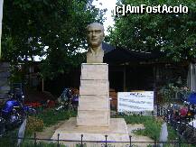 [P01] Sirince - un bust al guvernatorului Izmir, care a dat numele satului Sirince » foto by biancuta
 - 
<span class="allrVoted glyphicon glyphicon-heart hidden" id="av172149"></span>
<a class="m-l-10 hidden" id="sv172149" onclick="voting_Foto_DelVot(,172149,3592)" role="button">șterge vot <span class="glyphicon glyphicon-remove"></span></a>
<a id="v9172149" class=" c-red"  onclick="voting_Foto_SetVot(172149)" role="button"><span class="glyphicon glyphicon-heart-empty"></span> <b>LIKE</b> = Votează poza</a> <img class="hidden"  id="f172149W9" src="/imagini/loader.gif" border="0" /><span class="AjErrMes hidden" id="e172149ErM"></span>