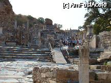 [P37] Turisti la Efes. » foto by costin1968
 - 
<span class="allrVoted glyphicon glyphicon-heart hidden" id="av73191"></span>
<a class="m-l-10 hidden" id="sv73191" onclick="voting_Foto_DelVot(,73191,3592)" role="button">șterge vot <span class="glyphicon glyphicon-remove"></span></a>
<a id="v973191" class=" c-red"  onclick="voting_Foto_SetVot(73191)" role="button"><span class="glyphicon glyphicon-heart-empty"></span> <b>LIKE</b> = Votează poza</a> <img class="hidden"  id="f73191W9" src="/imagini/loader.gif" border="0" /><span class="AjErrMes hidden" id="e73191ErM"></span>