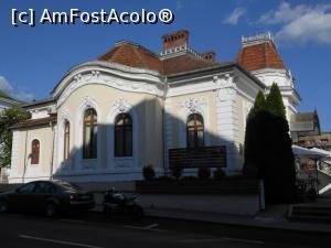[P20] R&acirc;mnicu V&acirc;lcea - Pe Str. Carol I, cea mai frumoasă clădire din oraș. » foto by iulianic
 - 
<span class="allrVoted glyphicon glyphicon-heart hidden" id="av1254816"></span>
<a class="m-l-10 hidden" id="sv1254816" onclick="voting_Foto_DelVot(,1254816,3601)" role="button">șterge vot <span class="glyphicon glyphicon-remove"></span></a>
<a id="v91254816" class=" c-red"  onclick="voting_Foto_SetVot(1254816)" role="button"><span class="glyphicon glyphicon-heart-empty"></span> <b>LIKE</b> = Votează poza</a> <img class="hidden"  id="f1254816W9" src="/imagini/loader.gif" border="0" /><span class="AjErrMes hidden" id="e1254816ErM"></span>