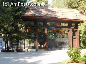 [P25] R&acirc;mnicu V&acirc;lcea - Parcul Zăvoi. Intrarea. » foto by iulianic
 - 
<span class="allrVoted glyphicon glyphicon-heart hidden" id="av1254821"></span>
<a class="m-l-10 hidden" id="sv1254821" onclick="voting_Foto_DelVot(,1254821,3601)" role="button">șterge vot <span class="glyphicon glyphicon-remove"></span></a>
<a id="v91254821" class=" c-red"  onclick="voting_Foto_SetVot(1254821)" role="button"><span class="glyphicon glyphicon-heart-empty"></span> <b>LIKE</b> = Votează poza</a> <img class="hidden"  id="f1254821W9" src="/imagini/loader.gif" border="0" /><span class="AjErrMes hidden" id="e1254821ErM"></span>