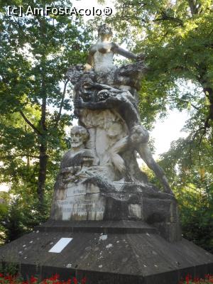 [P26] R&acirc;mnicu V&acirc;lcea - Parcul Zăvoi. Monumentul Barbu D. Știrbey. » foto by iulianic
 - 
<span class="allrVoted glyphicon glyphicon-heart hidden" id="av1254822"></span>
<a class="m-l-10 hidden" id="sv1254822" onclick="voting_Foto_DelVot(,1254822,3601)" role="button">șterge vot <span class="glyphicon glyphicon-remove"></span></a>
<a id="v91254822" class=" c-red"  onclick="voting_Foto_SetVot(1254822)" role="button"><span class="glyphicon glyphicon-heart-empty"></span> <b>LIKE</b> = Votează poza</a> <img class="hidden"  id="f1254822W9" src="/imagini/loader.gif" border="0" /><span class="AjErrMes hidden" id="e1254822ErM"></span>