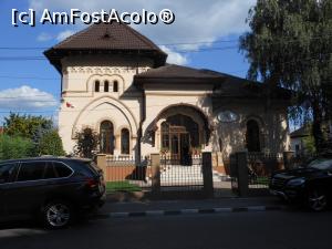 [P08] R&acirc;mnicu V&acirc;lcea - O clădire se sec. XIX, astăzi grădiniță. » foto by iulianic
 - 
<span class="allrVoted glyphicon glyphicon-heart hidden" id="av1254804"></span>
<a class="m-l-10 hidden" id="sv1254804" onclick="voting_Foto_DelVot(,1254804,3601)" role="button">șterge vot <span class="glyphicon glyphicon-remove"></span></a>
<a id="v91254804" class=" c-red"  onclick="voting_Foto_SetVot(1254804)" role="button"><span class="glyphicon glyphicon-heart-empty"></span> <b>LIKE</b> = Votează poza</a> <img class="hidden"  id="f1254804W9" src="/imagini/loader.gif" border="0" /><span class="AjErrMes hidden" id="e1254804ErM"></span>