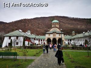 [P01] M&acirc;năstirea Cozia » foto by crismis
 - 
<span class="allrVoted glyphicon glyphicon-heart hidden" id="av1277786"></span>
<a class="m-l-10 hidden" id="sv1277786" onclick="voting_Foto_DelVot(,1277786,3601)" role="button">șterge vot <span class="glyphicon glyphicon-remove"></span></a>
<a id="v91277786" class=" c-red"  onclick="voting_Foto_SetVot(1277786)" role="button"><span class="glyphicon glyphicon-heart-empty"></span> <b>LIKE</b> = Votează poza</a> <img class="hidden"  id="f1277786W9" src="/imagini/loader.gif" border="0" /><span class="AjErrMes hidden" id="e1277786ErM"></span>
