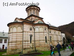 [P04] M&acirc;năstirea Cozia » foto by crismis
 - 
<span class="allrVoted glyphicon glyphicon-heart hidden" id="av1277789"></span>
<a class="m-l-10 hidden" id="sv1277789" onclick="voting_Foto_DelVot(,1277789,3601)" role="button">șterge vot <span class="glyphicon glyphicon-remove"></span></a>
<a id="v91277789" class=" c-red"  onclick="voting_Foto_SetVot(1277789)" role="button"><span class="glyphicon glyphicon-heart-empty"></span> <b>LIKE</b> = Votează poza</a> <img class="hidden"  id="f1277789W9" src="/imagini/loader.gif" border="0" /><span class="AjErrMes hidden" id="e1277789ErM"></span>