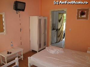 [P14] Apart-hotel Firefly- mobilierul camerei si televizorul » foto by luciaoradea
 - 
<span class="allrVoted glyphicon glyphicon-heart hidden" id="av537494"></span>
<a class="m-l-10 hidden" id="sv537494" onclick="voting_Foto_DelVot(,537494,3604)" role="button">șterge vot <span class="glyphicon glyphicon-remove"></span></a>
<a id="v9537494" class=" c-red"  onclick="voting_Foto_SetVot(537494)" role="button"><span class="glyphicon glyphicon-heart-empty"></span> <b>LIKE</b> = Votează poza</a> <img class="hidden"  id="f537494W9" src="/imagini/loader.gif" border="0" /><span class="AjErrMes hidden" id="e537494ErM"></span>