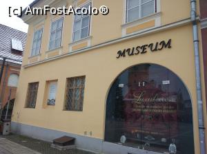 [P35] Piața Sfatului, Brașov, muzeul » foto by Mioritik
 - 
<span class="allrVoted glyphicon glyphicon-heart hidden" id="av1272621"></span>
<a class="m-l-10 hidden" id="sv1272621" onclick="voting_Foto_DelVot(,1272621,3615)" role="button">șterge vot <span class="glyphicon glyphicon-remove"></span></a>
<a id="v91272621" class=" c-red"  onclick="voting_Foto_SetVot(1272621)" role="button"><span class="glyphicon glyphicon-heart-empty"></span> <b>LIKE</b> = Votează poza</a> <img class="hidden"  id="f1272621W9" src="/imagini/loader.gif" border="0" /><span class="AjErrMes hidden" id="e1272621ErM"></span>