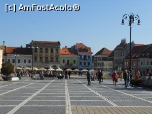[P29] Brașov - În Piața Sfatului. » foto by iulianic
 - 
<span class="allrVoted glyphicon glyphicon-heart hidden" id="av1341195"></span>
<a class="m-l-10 hidden" id="sv1341195" onclick="voting_Foto_DelVot(,1341195,3615)" role="button">șterge vot <span class="glyphicon glyphicon-remove"></span></a>
<a id="v91341195" class=" c-red"  onclick="voting_Foto_SetVot(1341195)" role="button"><span class="glyphicon glyphicon-heart-empty"></span> <b>LIKE</b> = Votează poza</a> <img class="hidden"  id="f1341195W9" src="/imagini/loader.gif" border="0" /><span class="AjErrMes hidden" id="e1341195ErM"></span>