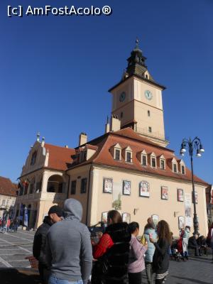 [P34] Brașov - În Piața Sfatului, lângă Muzeul de Istorie a orașului. » foto by iulianic
 - 
<span class="allrVoted glyphicon glyphicon-heart hidden" id="av1341200"></span>
<a class="m-l-10 hidden" id="sv1341200" onclick="voting_Foto_DelVot(,1341200,3615)" role="button">șterge vot <span class="glyphicon glyphicon-remove"></span></a>
<a id="v91341200" class=" c-red"  onclick="voting_Foto_SetVot(1341200)" role="button"><span class="glyphicon glyphicon-heart-empty"></span> <b>LIKE</b> = Votează poza</a> <img class="hidden"  id="f1341200W9" src="/imagini/loader.gif" border="0" /><span class="AjErrMes hidden" id="e1341200ErM"></span>