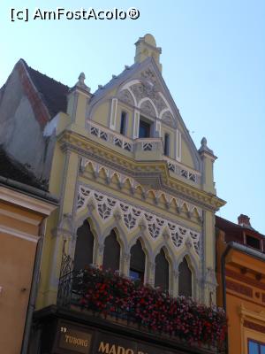 [P37] Brașov - Decoruri arhitecturale pe Str. Republicii. » foto by iulianic
 - 
<span class="allrVoted glyphicon glyphicon-heart hidden" id="av1341203"></span>
<a class="m-l-10 hidden" id="sv1341203" onclick="voting_Foto_DelVot(,1341203,3615)" role="button">șterge vot <span class="glyphicon glyphicon-remove"></span></a>
<a id="v91341203" class=" c-red"  onclick="voting_Foto_SetVot(1341203)" role="button"><span class="glyphicon glyphicon-heart-empty"></span> <b>LIKE</b> = Votează poza</a> <img class="hidden"  id="f1341203W9" src="/imagini/loader.gif" border="0" /><span class="AjErrMes hidden" id="e1341203ErM"></span>