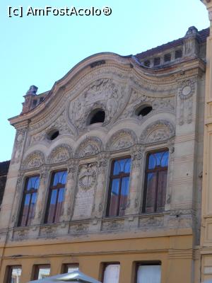 [P38] Brașov - Decoruri arhitecturale pe Str. Republicii. » foto by iulianic
 - 
<span class="allrVoted glyphicon glyphicon-heart hidden" id="av1341204"></span>
<a class="m-l-10 hidden" id="sv1341204" onclick="voting_Foto_DelVot(,1341204,3615)" role="button">șterge vot <span class="glyphicon glyphicon-remove"></span></a>
<a id="v91341204" class=" c-red"  onclick="voting_Foto_SetVot(1341204)" role="button"><span class="glyphicon glyphicon-heart-empty"></span> <b>LIKE</b> = Votează poza</a> <img class="hidden"  id="f1341204W9" src="/imagini/loader.gif" border="0" /><span class="AjErrMes hidden" id="e1341204ErM"></span>