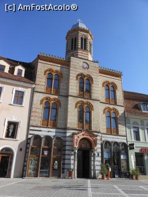 [P41] Brașov - În Piața Sfatului, Librăria Arhidiecezana. » foto by iulianic
 - 
<span class="allrVoted glyphicon glyphicon-heart hidden" id="av1341207"></span>
<a class="m-l-10 hidden" id="sv1341207" onclick="voting_Foto_DelVot(,1341207,3615)" role="button">șterge vot <span class="glyphicon glyphicon-remove"></span></a>
<a id="v91341207" class=" c-red"  onclick="voting_Foto_SetVot(1341207)" role="button"><span class="glyphicon glyphicon-heart-empty"></span> <b>LIKE</b> = Votează poza</a> <img class="hidden"  id="f1341207W9" src="/imagini/loader.gif" border="0" /><span class="AjErrMes hidden" id="e1341207ErM"></span>