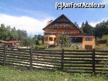 [P09] casa padurarului din Poiana Mica » foto by grecudoina
 - 
<span class="allrVoted glyphicon glyphicon-heart hidden" id="av364912"></span>
<a class="m-l-10 hidden" id="sv364912" onclick="voting_Foto_DelVot(,364912,3615)" role="button">șterge vot <span class="glyphicon glyphicon-remove"></span></a>
<a id="v9364912" class=" c-red"  onclick="voting_Foto_SetVot(364912)" role="button"><span class="glyphicon glyphicon-heart-empty"></span> <b>LIKE</b> = Votează poza</a> <img class="hidden"  id="f364912W9" src="/imagini/loader.gif" border="0" /><span class="AjErrMes hidden" id="e364912ErM"></span>