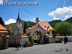 [P01] Intrarea în incinta comună Bisericii Sf. Nicolae și a Primei Școli Românești » foto by crismis
 - 
<span class="allrVoted glyphicon glyphicon-heart hidden" id="av1298723"></span>
<a class="m-l-10 hidden" id="sv1298723" onclick="voting_Foto_DelVot(,1298723,3615)" role="button">șterge vot <span class="glyphicon glyphicon-remove"></span></a>
<a id="v91298723" class=" c-red"  onclick="voting_Foto_SetVot(1298723)" role="button"><span class="glyphicon glyphicon-heart-empty"></span> <b>LIKE</b> = Votează poza</a> <img class="hidden"  id="f1298723W9" src="/imagini/loader.gif" border="0" /><span class="AjErrMes hidden" id="e1298723ErM"></span>