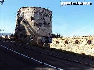 [P23] 23. Bastionul Postăvarilor este primul din colțul sud - estic al cetății.  » foto by msnd
 - 
<span class="allrVoted glyphicon glyphicon-heart hidden" id="av590249"></span>
<a class="m-l-10 hidden" id="sv590249" onclick="voting_Foto_DelVot(,590249,3615)" role="button">șterge vot <span class="glyphicon glyphicon-remove"></span></a>
<a id="v9590249" class=" c-red"  onclick="voting_Foto_SetVot(590249)" role="button"><span class="glyphicon glyphicon-heart-empty"></span> <b>LIKE</b> = Votează poza</a> <img class="hidden"  id="f590249W9" src="/imagini/loader.gif" border="0" /><span class="AjErrMes hidden" id="e590249ErM"></span>